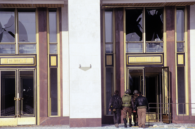 События 21 сентября — 5 октября 1993 года в Москве. 4 октября представители спецподразделения 
