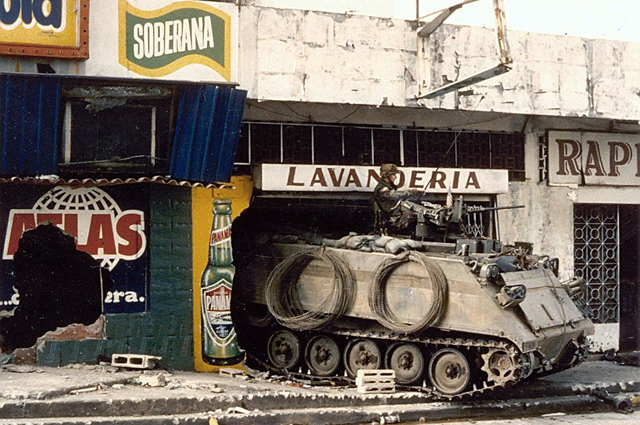 БТР M113 Сухопутных войск США в Панаме (21 декабря 1989).