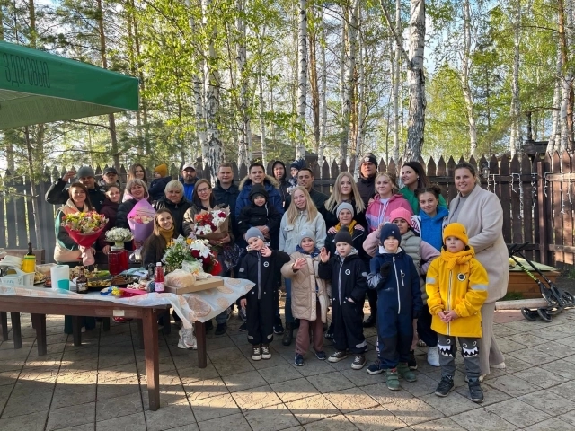 Для большой семьи Щиповых (на фото не в полном составе) общий сбор – добрая традиция.