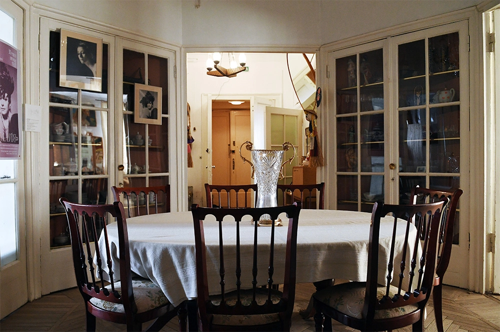 В музее-квартире Майи Плисецкой на Тверской улице в Москве.