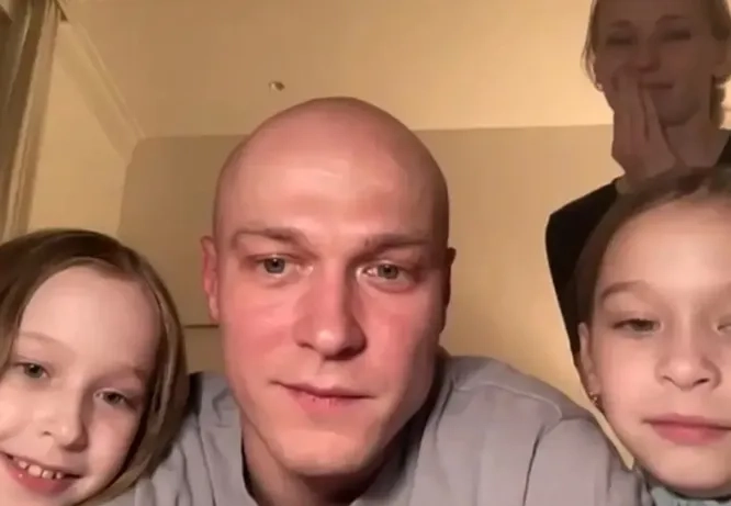 Юра Борисов с женой и дочерьми.