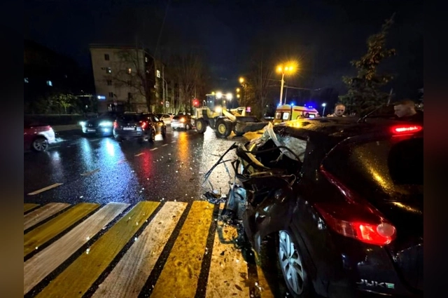 У водителя трактора водительский стаж меньше года.