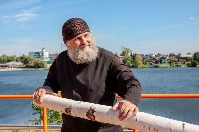 По своему локтю. В Староуткинске вновь сколочена барка сплавщиков