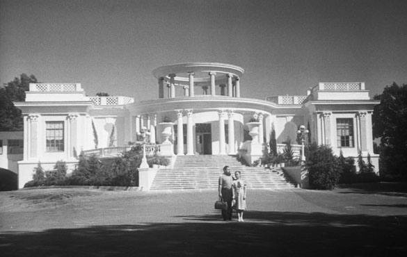 На Ахуне был возведен роскошный ресторан.