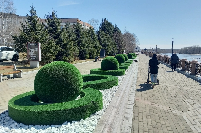 Набережная - любимое место отдыха горожан.