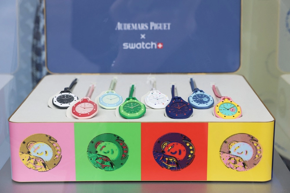 Часы Swatch Royal Pop.