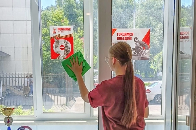 А дистанционно заявление на временное трудоустройство подают через портал «Работа России» – сделать это подросток может самостоятельно в кадровом центре, специалисты которого подскажут при необходимости.