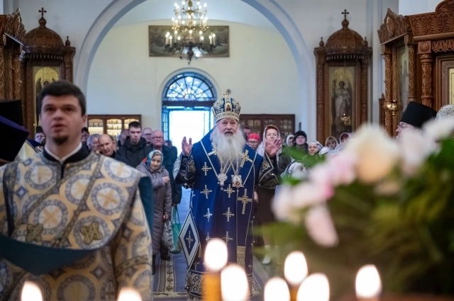 В этот день в храмах проходят праздничные службы.