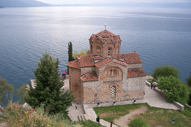 Храм св. Иоанна Богослова в Канео — типичный крестовокупольный православный храм средневизантийского периода.