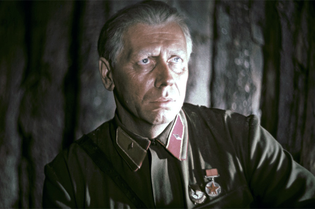Анатолий Папанов в фильме «Живые и мёртвые», 1963 год.