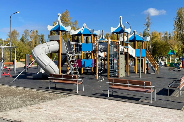 Детская площадка в парке Комсомольском в Иркутске-2.