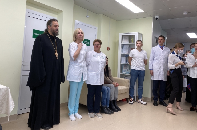 Протоиерей Евгений Попиченко сказал родителям важные слова поддержки и провёл моле6ен.