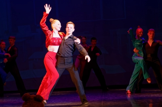 Роман профессионально занимался бальными танцами