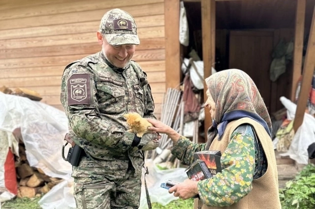 Агафья Лыкова и директор заповедника «Хакасский» Виктор Непомнящий.