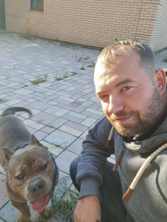 Кинолог Алексей Саламатин и американский булли