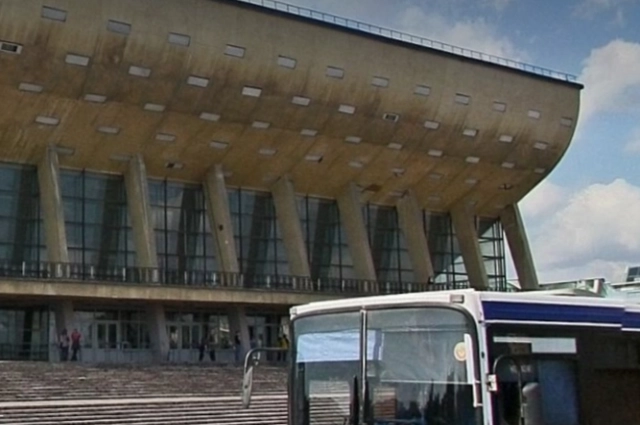 Из восьми дверей тогда были открыты только четыре. 