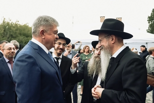 Торжественную церемонию открытия возглавил главный раввин России Берл Лазар