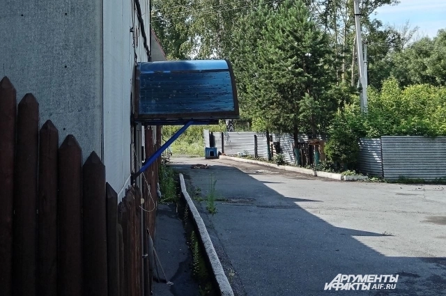 В пожаре погибли пятеро подростков.