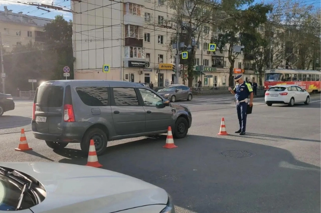 Двое детей попали под машины за один день в Екатеринбурге