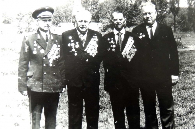 Николай Жуган и члены его экипажа, с которыми он совершил последний боевой вылет 27 апреля 1945 года в окрестностях Берлина. 