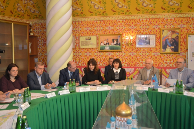 По итогам встречи было принято решение обратиться к мэру города Омска по двум вопросам.