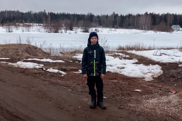 Александр спас тонувшего сверстника.