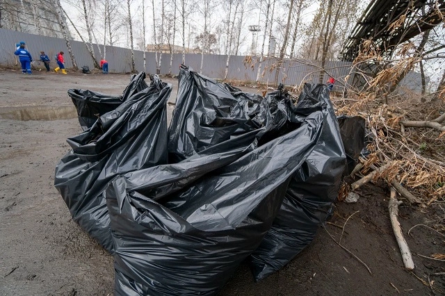Волонтёры ВИЗ-Стали провели весенние экологические акции