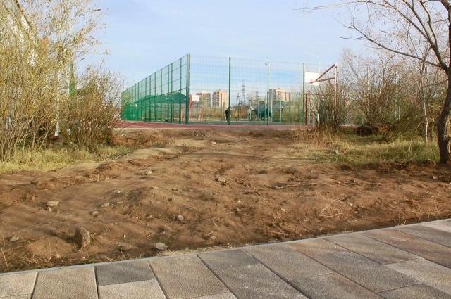 Отсутствие дополнительных дорожек в сквере МЖК