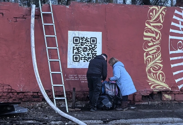 Спасти из обгоревших квартир удается лишь крохи.