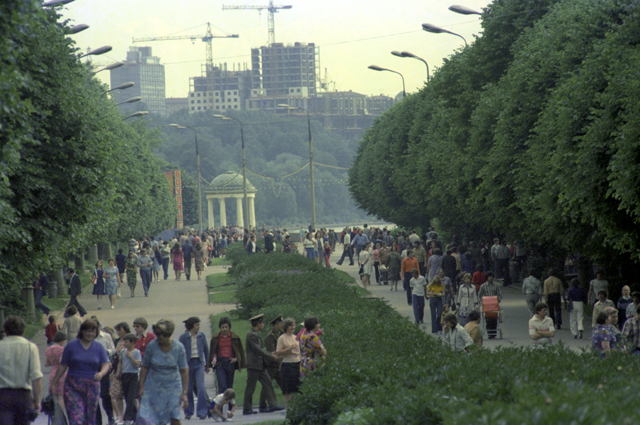 Центральный парк культуры и отдыха (ЦПКиО) имени Горького. 1980 год.