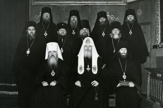 Архиереи, принимавшие участие в хиротонии епископа Ростислава и Святейший Патриарх Алексий II.