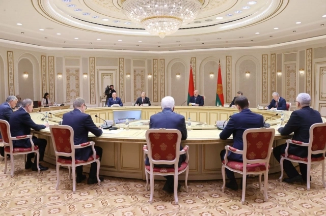 Виктор Томенко лично встретился с президентом Беларуси Александром Лукашенко.