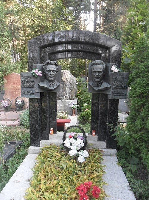 Могила Н. Ерёменко-старшего и Н. Ерёменко-младшего на Восточном кладбище Минска.