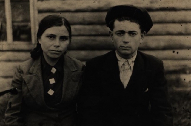 Ава Меметова в молодости с мужем.