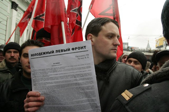  Сергей Удальцов на митинге. 2005 г.