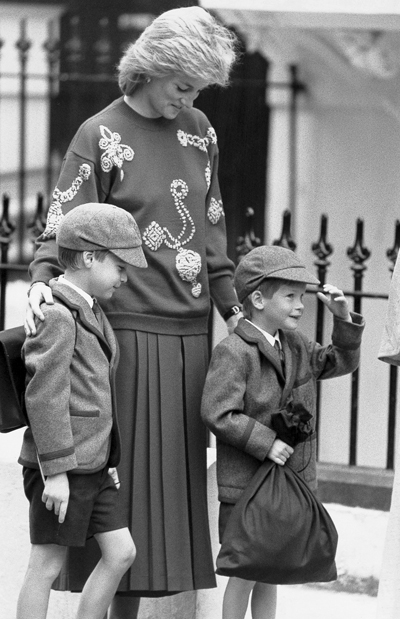 Принцесса Диана с сыновьями Гарри и Уильямом. 1989 год
