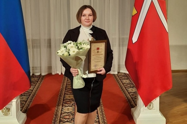 Юлия Теплякова во время награждения Почётным знаком Тульской области «Материнская слава».