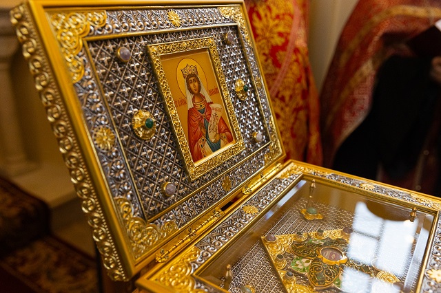 В Екатеринбурге митрополит Евгений совершил молебен в обновленной часовне