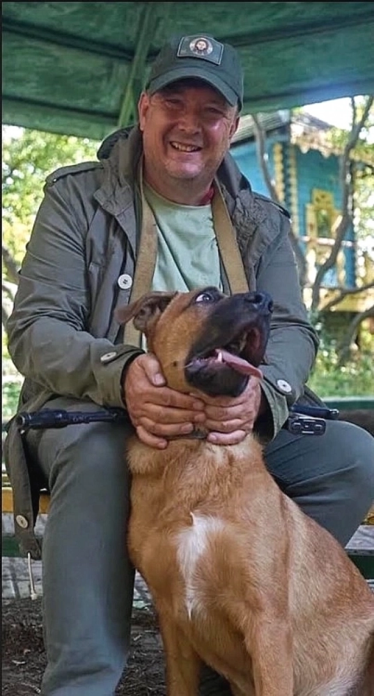 ) Андрей Кудряков с собакой Шкодой, 2023, Клещеевка.