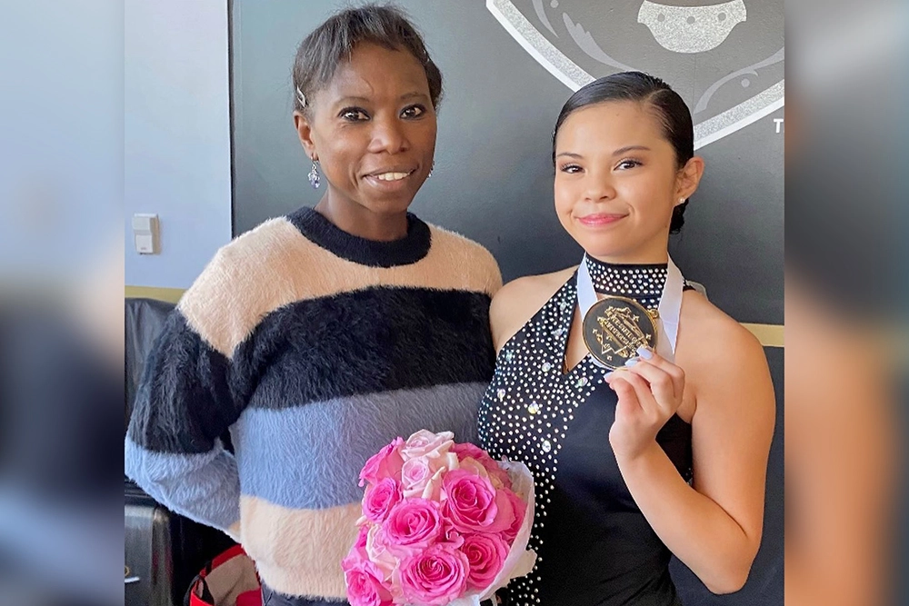 Сурия Бонали со своей воспитанницей.