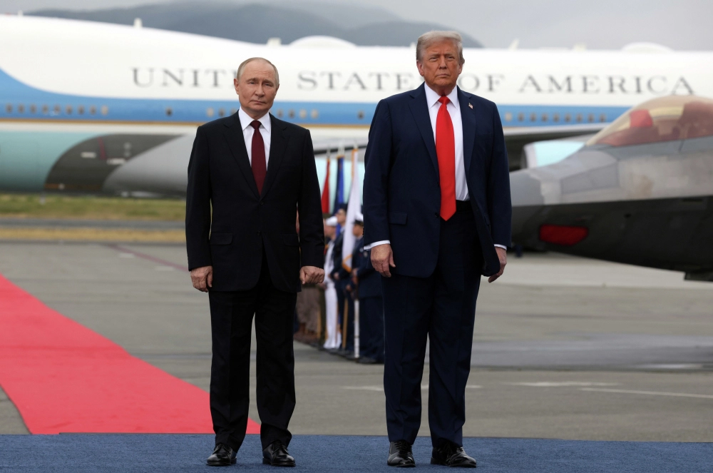 В Белом доме разместили совместное фото Путина и Трампа на саммите в Анкоридже.