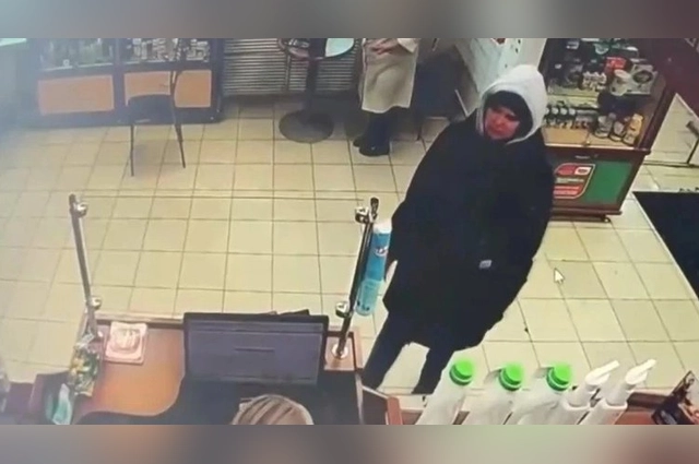 Женщина ушла из дома за присыпкой.