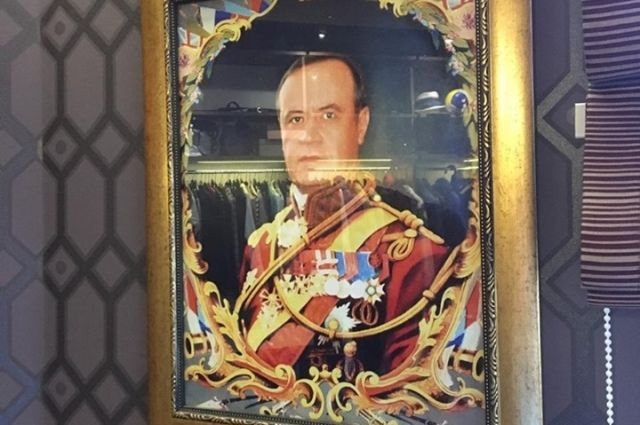 У бывшего заместителя губернатора дома были необычные портреты.