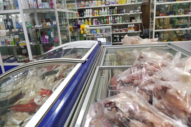 В Красной Сопке в магазина продают и продукты и бытовую химию, в том числе, отраву для насекомых.