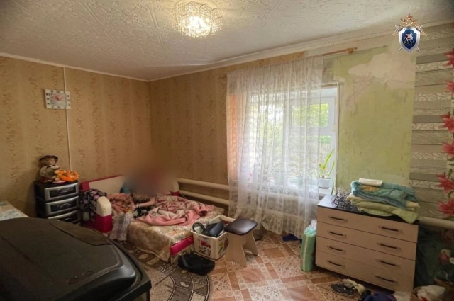 В таких условиях семья жила впятером