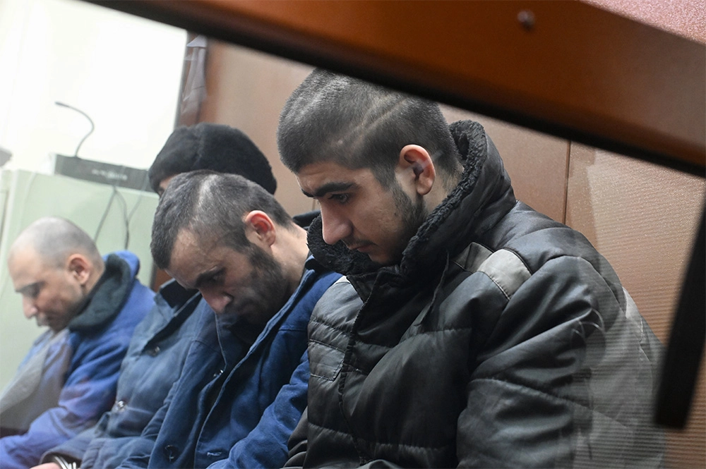 Фигуранты по делу о теракте в «Крокус сити холле» Муродали Рачабализоде, Фаридуни Шамсидин, Далерджон Мирзоев, Мухаммадсобир Файзов (слева направо) во время рассмотрения вопроса о продлении ареста в Басманном суде Москвы. Ноябрь 2024 г.