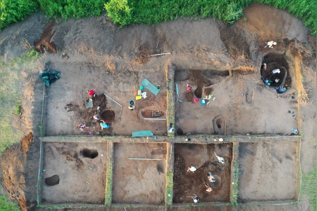 В это же время в далеком Египте возводились пирамиды, правили фараоны Древнего царства.