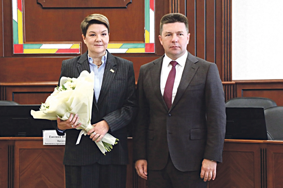 Евгению Фрай единогласно избрали председателем городского Совета.