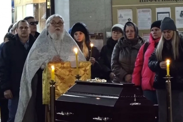 Похороны мальчика, погибшего от укусов собак