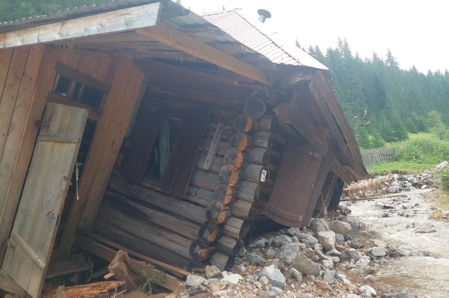 Дом Олеси опасен и восстановлению не подлежит.